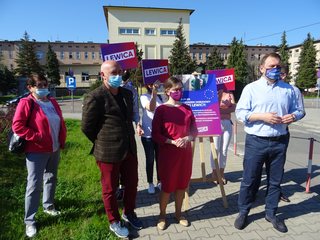 850 mln euro na szpitale powiatowe – konferencja prasowa Nowej Lewicy pod wieluńskim szpitalem